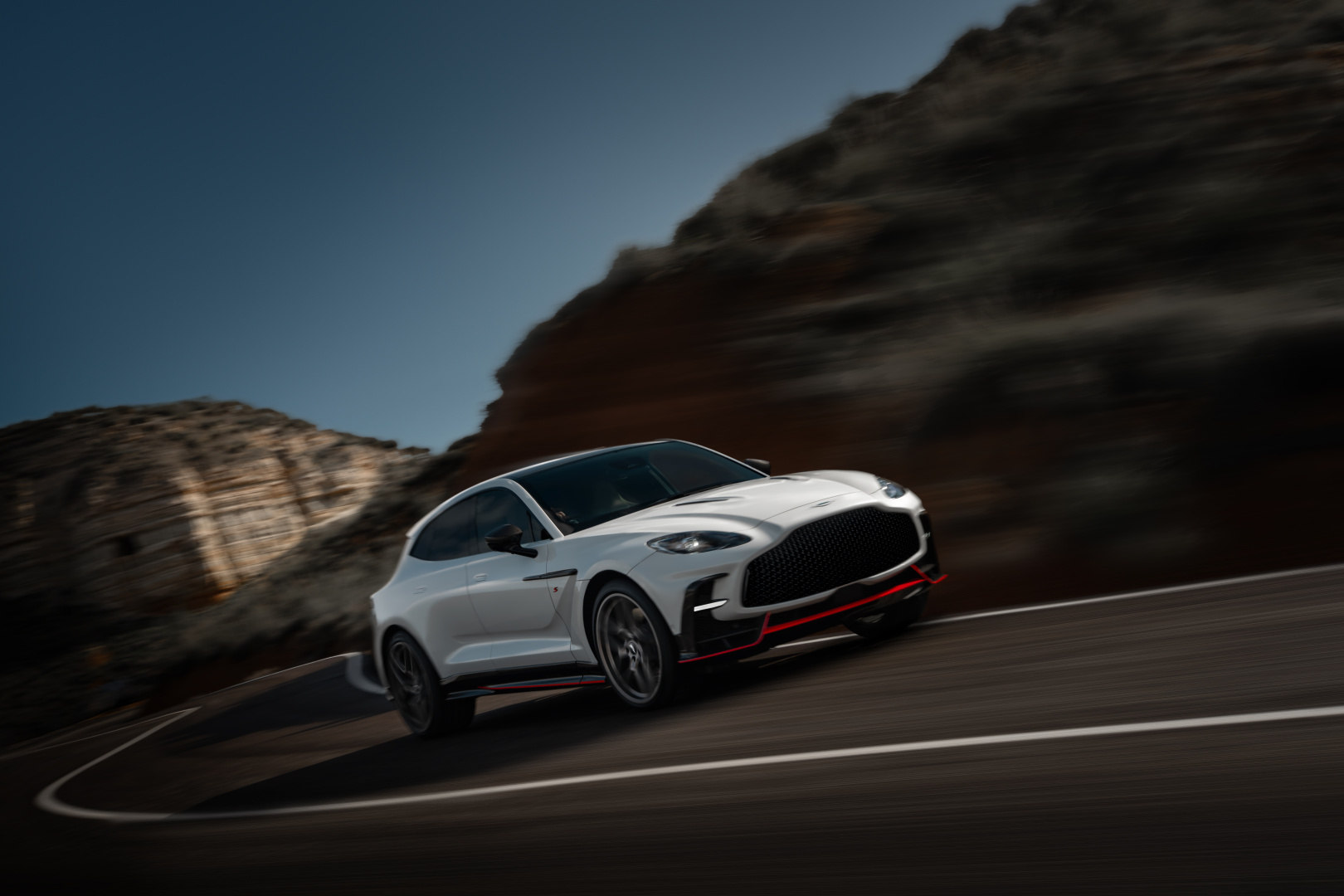 SMALL_Aston Martin DBX S_1